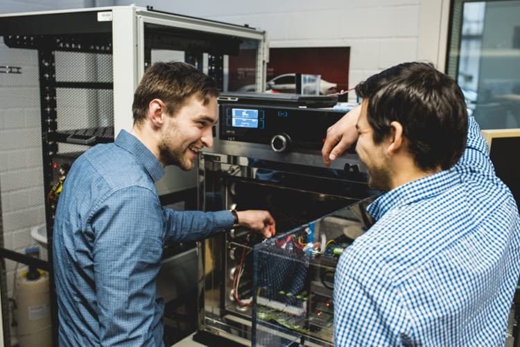 Die Komplettlösungen von TWAICE begleiten den KUNDEN von der Entwicklung bis zur Inbetriebnahme Die Komplettlösungen von TWAICE begleiten den KUNDEN von der Entwicklung bis zur Inbetriebnahme