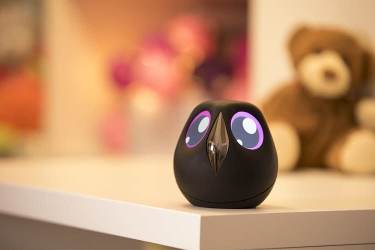 Ulo kann auch über die wechselbare Augenfarbe Informationen senden Ulo kann auch über die wechselbare Augenfarbe Informationen senden