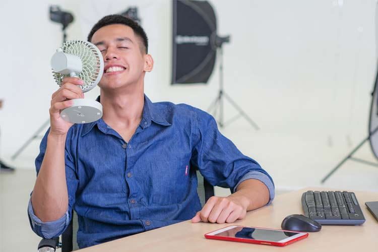Mini-Ventilatoren sind meist sehr günstig, aber auch nicht besonders leistungsstark Mini-Ventilatoren sind meist sehr günstig, aber auch nicht besonders leistungsstark