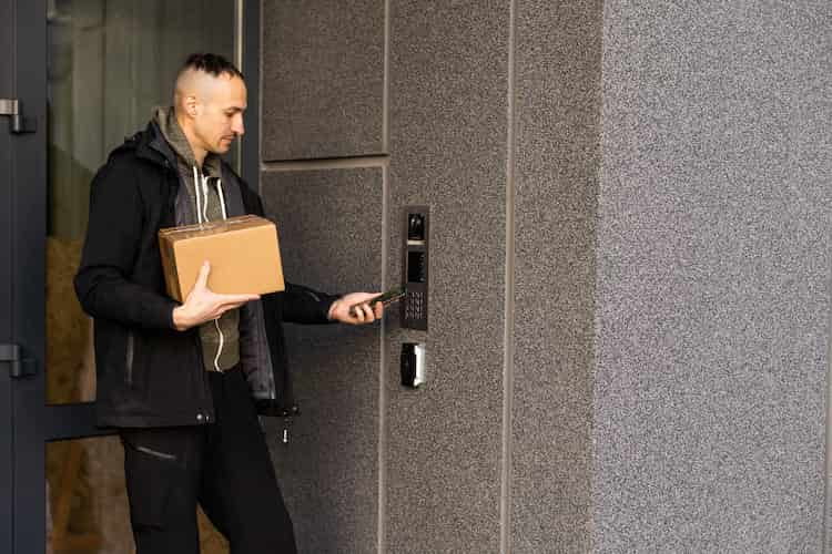 Mittels Benachrichtigungen per Smartphone verpassen Nutzer keine Pakete mehr. Mittels Benachrichtigungen per Smartphone verpassen Nutzer keine Pakete mehr.