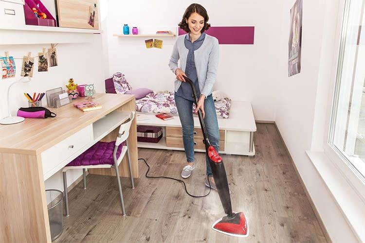 Das geringe Gewicht und der lange Griff schonen den Rücken Das geringe Gewicht und der lange Griff schonen den Rücken