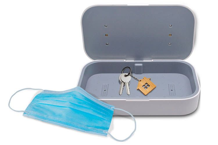 Der VIVERSIS UV-Sterilisator verfügt am Boden über Öffnungen für Parfüm, so dass sich Gegenstände aromatisieren lassen Der VIVERSIS UV-Sterilisator verfügt am Boden über Öffnungen für Parfüm, so dass sich Gegenstände aromatisieren lassen