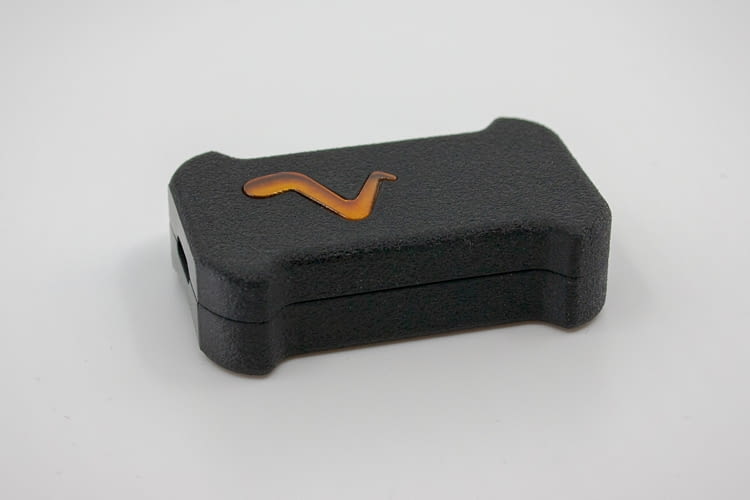 Vmaxpro ist so kompakt, dass er auch an Schuhen befestigt oder unter Kleidung getragen werden kann Vmaxpro ist so kompakt, dass er auch an Schuhen befestigt oder unter Kleidung getragen werden kann