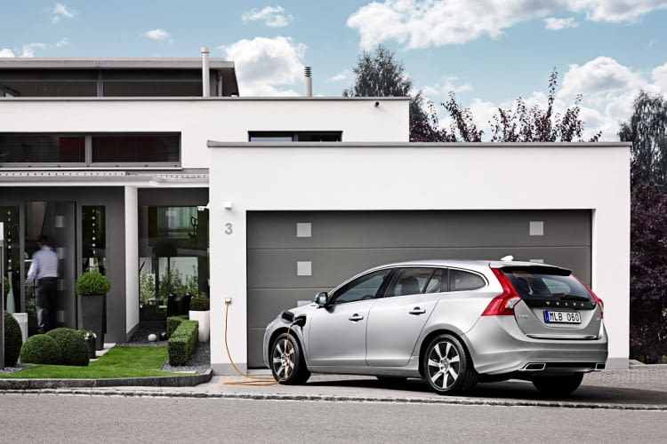 Der Volvo V60 D6 vereint Dieseltechnik mit einem Elektroantrieb Der Volvo V60 D6 vereint Dieseltechnik mit einem Elektroantrieb