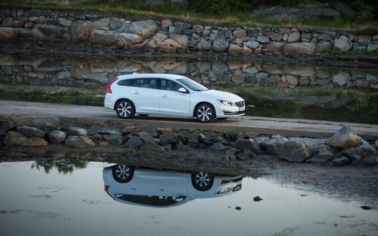 Der Volvo V60 D6 bietet sportliche Fahrleistungen durch seine zwei starken Herzen Der Volvo V60 D6 bietet sportliche Fahrleistungen durch seine zwei starken Herzen
