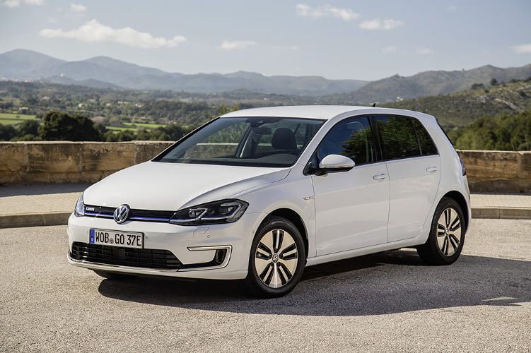 Der VW e-Golf bietet eine Höchstgeschwindigkeit von 150 km/h Der VW e-Golf bietet eine Höchstgeschwindigkeit von 150 km/h