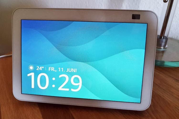 Echo Show 8 (2. Gen.) ist jederzeit bereit den Wünschen seines Besitzers Gehör zu schenken Echo Show 8 (2. Gen.) ist jederzeit bereit den Wünschen seines Besitzers Gehör zu schenken