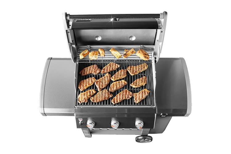 Bis zu sieben Personen kann der Weber Genesis II E-310 mit Leckereien versorgen Bis zu sieben Personen kann der Weber Genesis II E-310 mit Leckereien versorgen