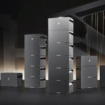 Die einzelnen Solakon Speichermodule lassen sich platzsparend stapeln