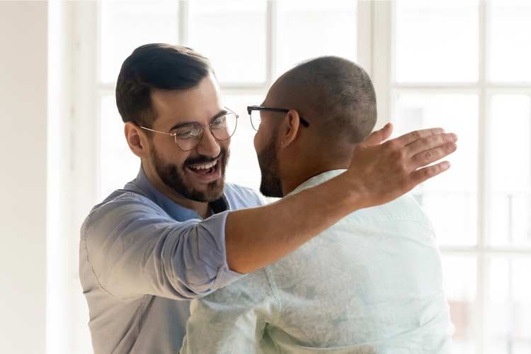 Egal ob persönlich oder über WhatsApp: Humor macht jedes Gespräch einfacher Egal ob persönlich oder über WhatsApp: Humor macht jedes Gespräch einfacher