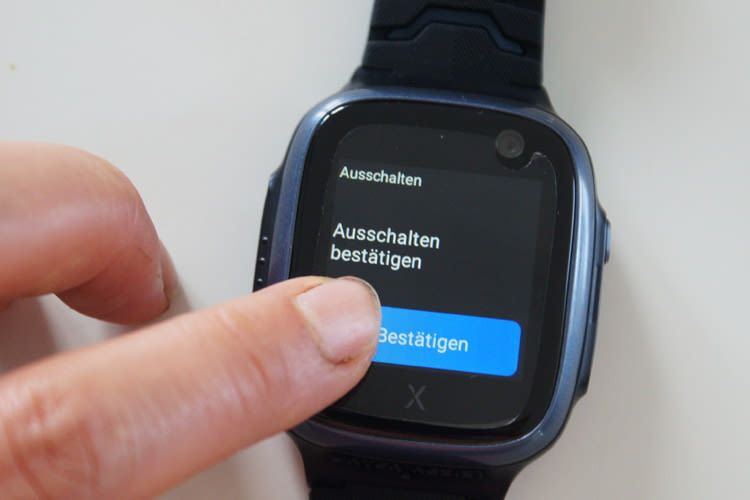 Das Ausschalten von Xplora X5 ist direkt über das Menü möglich Das Ausschalten von Xplora X5 ist direkt über das Menü möglich