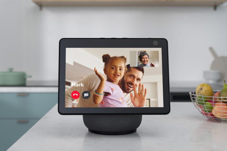 Echo Show 10 Displays drehen sich bei Videotelefonaten mit, wenn ihr Nutzer sich bewegt Echo Show 10 Displays drehen sich bei Videotelefonaten mit, wenn ihr Nutzer sich bewegt
