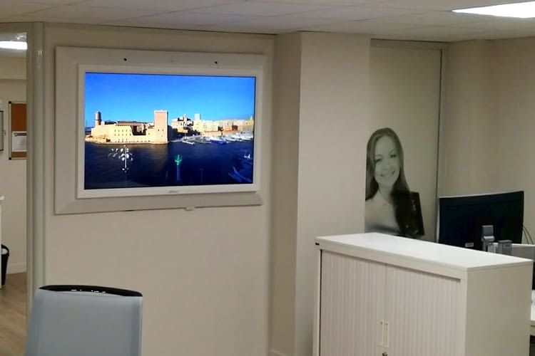 Fensterlose Büroräume werden durch WINTUAL ein wenig aufgelockert Fensterlose Büroräume werden durch WINTUAL ein wenig aufgelockert