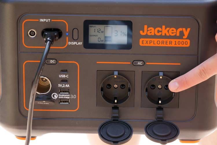 An dieser Steckdose lassen sich fast alle gängigen Haushaltsgeräte anschließen An dieser Steckdose lassen sich fast alle gängigen Haushaltsgeräte anschließen