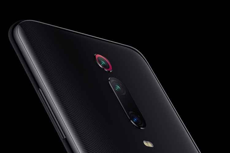 Die Triple-Kamera auf der Rückseite von Xiaomi Mi 9T Pro ist in der Mitte angebracht Die Triple-Kamera auf der Rückseite von Xiaomi Mi 9T Pro ist in der Mitte angebracht