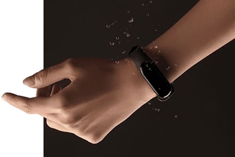 Seine Unempfindlichkeit gegenüber Wasser unterscheidet Xiaomi Mi Band 3 von vielen anderen Trackern Seine Unempfindlichkeit gegenüber Wasser unterscheidet Xiaomi Mi Band 3 von vielen anderen Trackern
