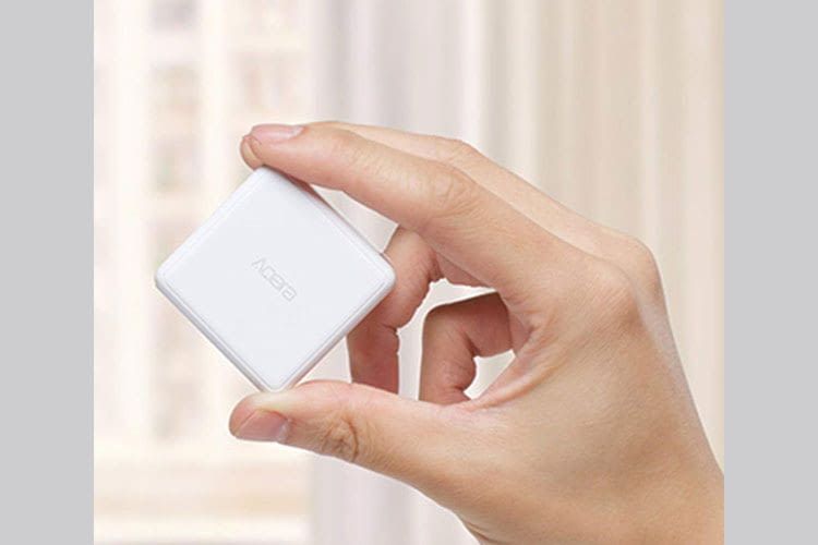 Der Cube lässt sich drücken, schütteln, klopfen, drehen, 90 Grad oder 180 Grad umdrehen Der Cube lässt sich drücken, schütteln, klopfen, drehen, 90 Grad oder 180 Grad umdrehen