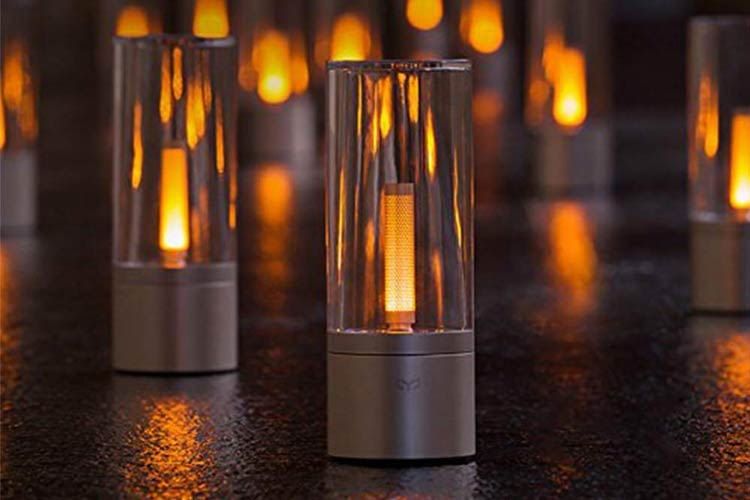 Die Yeelight Candela Smart Mood Leuchte eignet sich auch als als edle Tischdeko Die Yeelight Candela Smart Mood Leuchte eignet sich auch als als edle Tischdeko