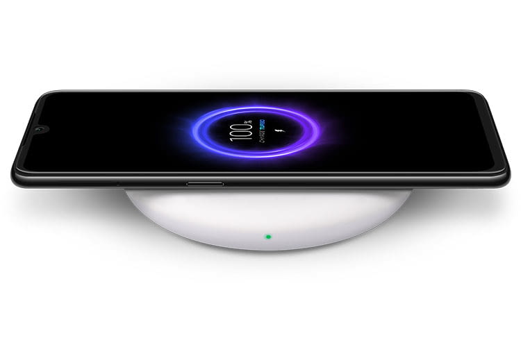 Xiaomi Mi 9 lässt sich kabellos laden - mit einer optional erhältlichen 20 W starken Qi-Ladestation für schnelles Aufladen Xiaomi Mi 9 lässt sich kabellos laden - mit einer optional erhältlichen 20 W starken Qi-Ladestation für schnelles Aufladen