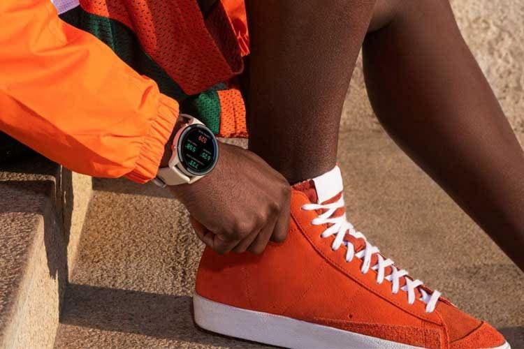 Die Xiaomi Mi Watch ist in verschiedenen Gehäusefarben mit wechselbaren Armbändern erhältlich Die Xiaomi Mi Watch ist in verschiedenen Gehäusefarben mit wechselbaren Armbändern erhältlich