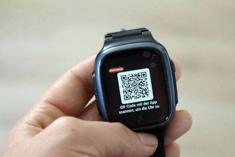 Zur Installation muss eine eSIM oder Nano SIM aktiviert und ein QR-Code eingescannt werden Zur Installation muss eine eSIM oder Nano SIM aktiviert und ein QR-Code eingescannt werden
