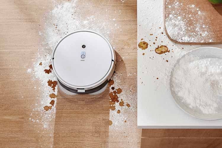 Der intelligente Yeedi Putzroboter beseitigt kleine Missgeschicke schnell und einfach Der intelligente Yeedi Putzroboter beseitigt kleine Missgeschicke schnell und einfach