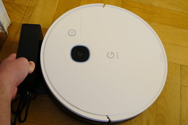 Im Lieferumfang des Yeedi Vac Max ist eine handliche Ladestation enthalten. Im Lieferumfang des Yeedi Vac Max ist eine handliche Ladestation enthalten.