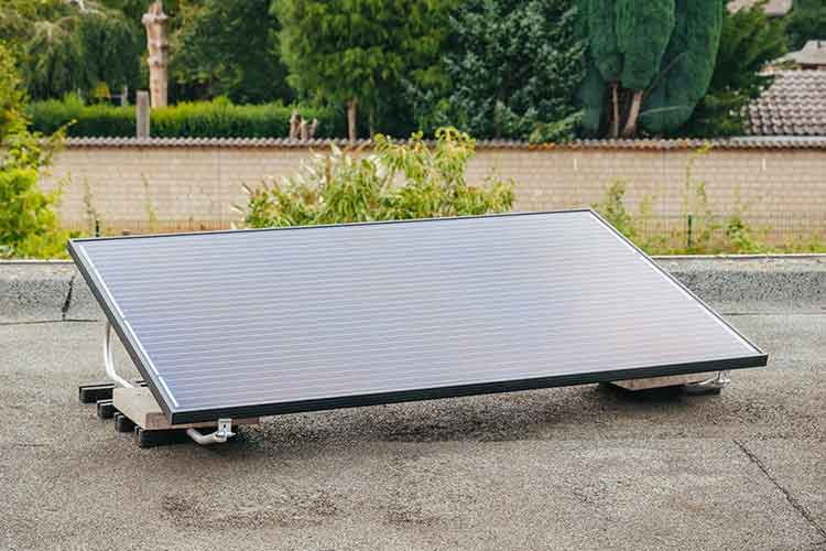 Yuma Flat ist eine Mini-Steckersolaranlage, die auch auf dem Garagendach Ökostrom erzeugt Yuma Flat ist eine Mini-Steckersolaranlage, die auch auf dem Garagendach Ökostrom erzeugt