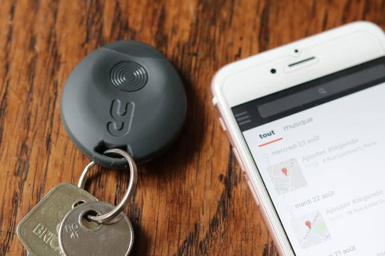 Den praktischen Multifunktions-Tracker gibt es in schwarzer oder weißer Ausführung Den praktischen Multifunktions-Tracker gibt es in schwarzer oder weißer Ausführung