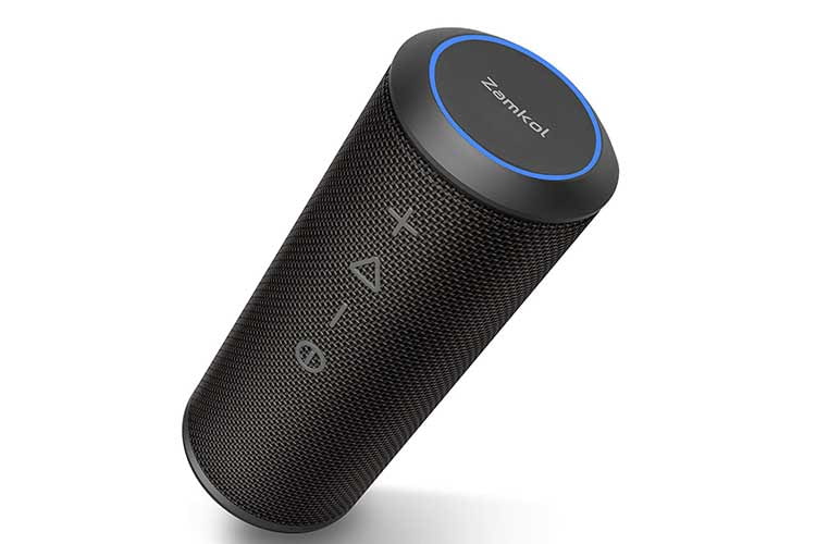 Die Bedienung von Zamkol ZK606 erfolgt über Drucktasten am vorderen Lautsprechergehäuse. Die Bedienung von Zamkol ZK606 erfolgt über Drucktasten am vorderen Lautsprechergehäuse.