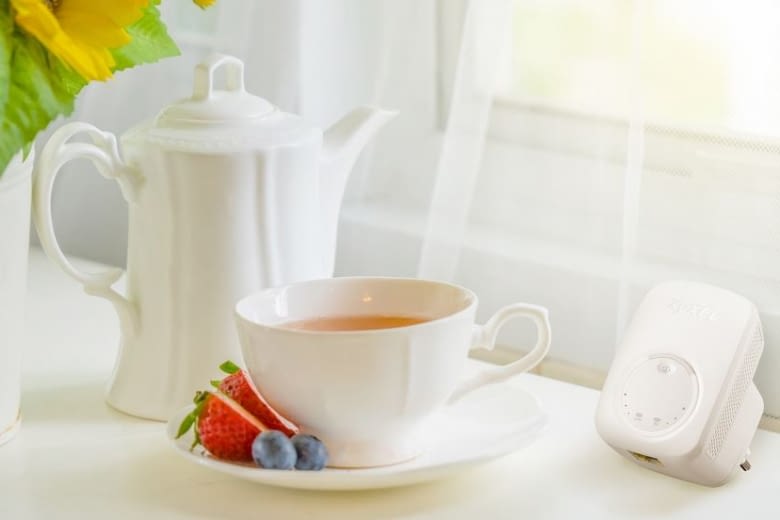 Der Zyxel WLAN Repeater braucht weniger Platz als eine Kaffeetasse Der Zyxel WLAN Repeater braucht weniger Platz als eine Kaffeetasse