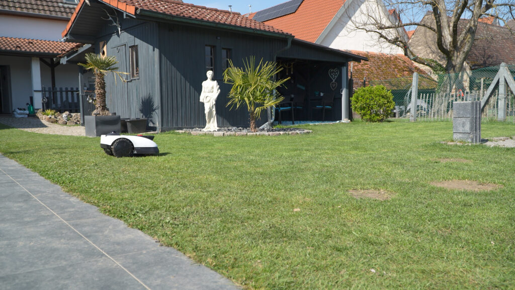 Im Betrieb zeigt der ECOVACS GOAT O1200 LiDar Pro was er kann