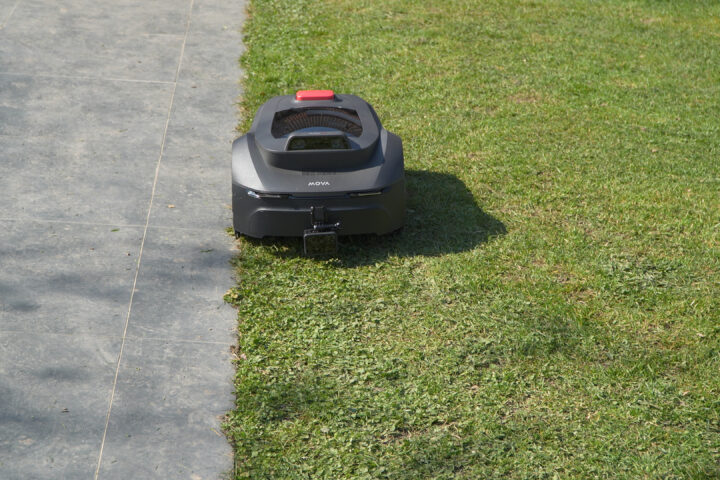 MOVA ViAX 250 Test: Weltklasse Mähroboter zum Top-Preis?
