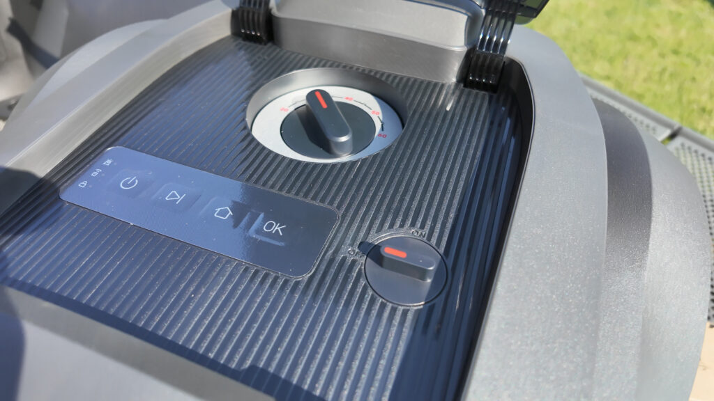 Die Bedientasten am Gerät haben sich im Vergleich zum Vorgänger nicht verändert