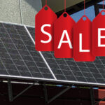 Sale Schild vor Balkonkraftwerk