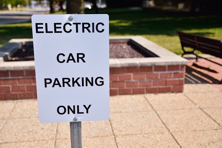 E-Autos sind privilegiert - zum Beispiel beim Parken E-Autos sind privilegiert - zum Beispiel beim Parken