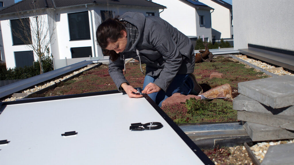 solarmodul-halterung-selbst-anschrauben-anleitung Wir arbeiten bei unseren Tests meist mit Flachdach- oder Bodenhalterungen