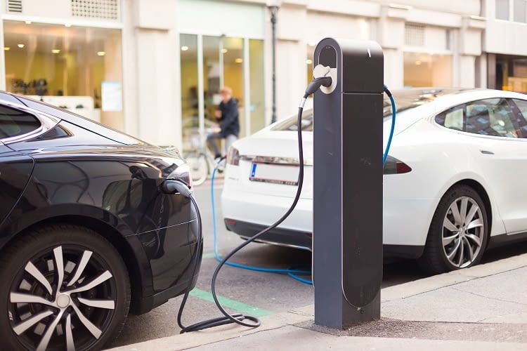 Das Elektroauto und das Fahrzeug mit Verbrennungsmotor unterscheidet so einiges Das Elektroauto und das Fahrzeug mit Verbrennungsmotor unterscheidet so einiges