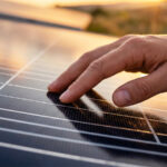 Durch ein Balkonkraftwerk lässt sich viel Ertrag mit wenig Aufwand erzielen