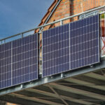 Solarmodule an einem Balkon