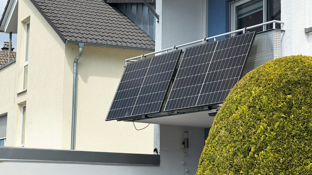 800 Watt, 960 Wp oder 2.000 Wp – welche Leistung darf mein Balkonkraftwerk haben?