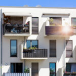 Mini-Solaranlage an einem Südbalkon