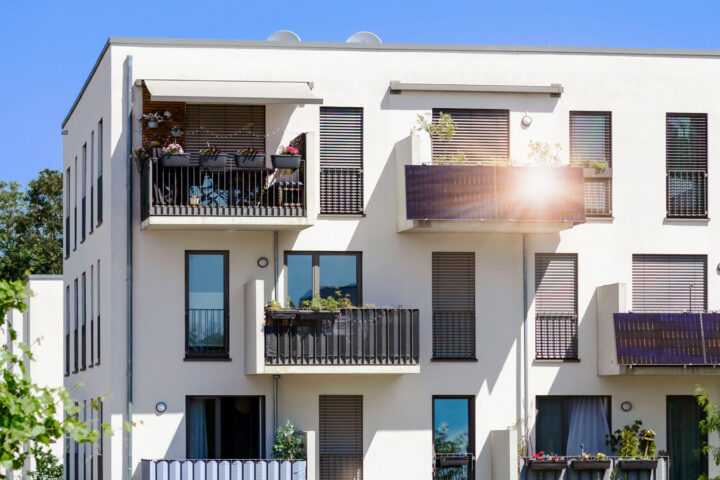 Wie viel Strom liefert ein Balkonkraftwerk pro Saison?