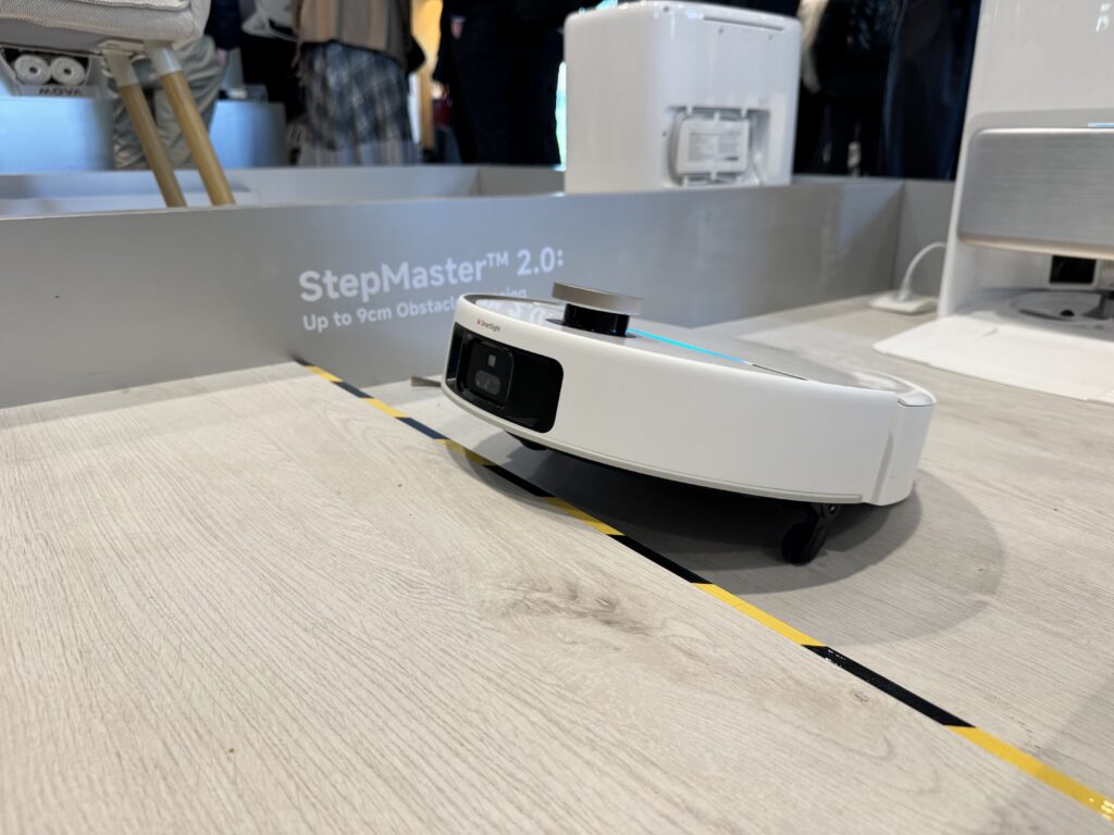Der V70 kann Hindernisse von 9 cm Höhe überwinden.