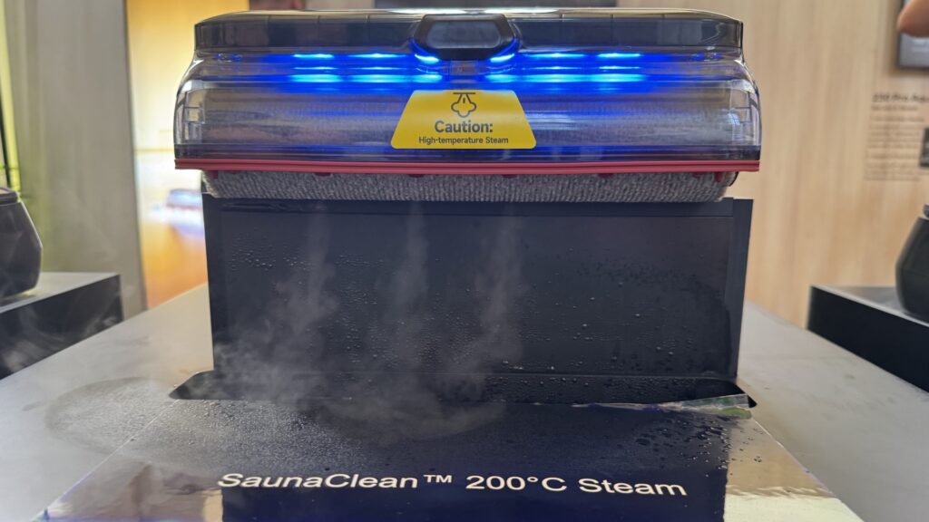 Absolute Hygiene: Mit 200 Grad heißem Wasserdampf reinigt der DREAME T16 Pro Steam auch tief zwischen den Fugen.