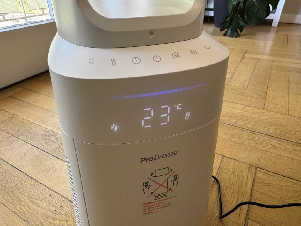 Das Display des OmniAir zeigt je nach Eingabe die Modi, Temperatur oder die Lüfterstufe an.