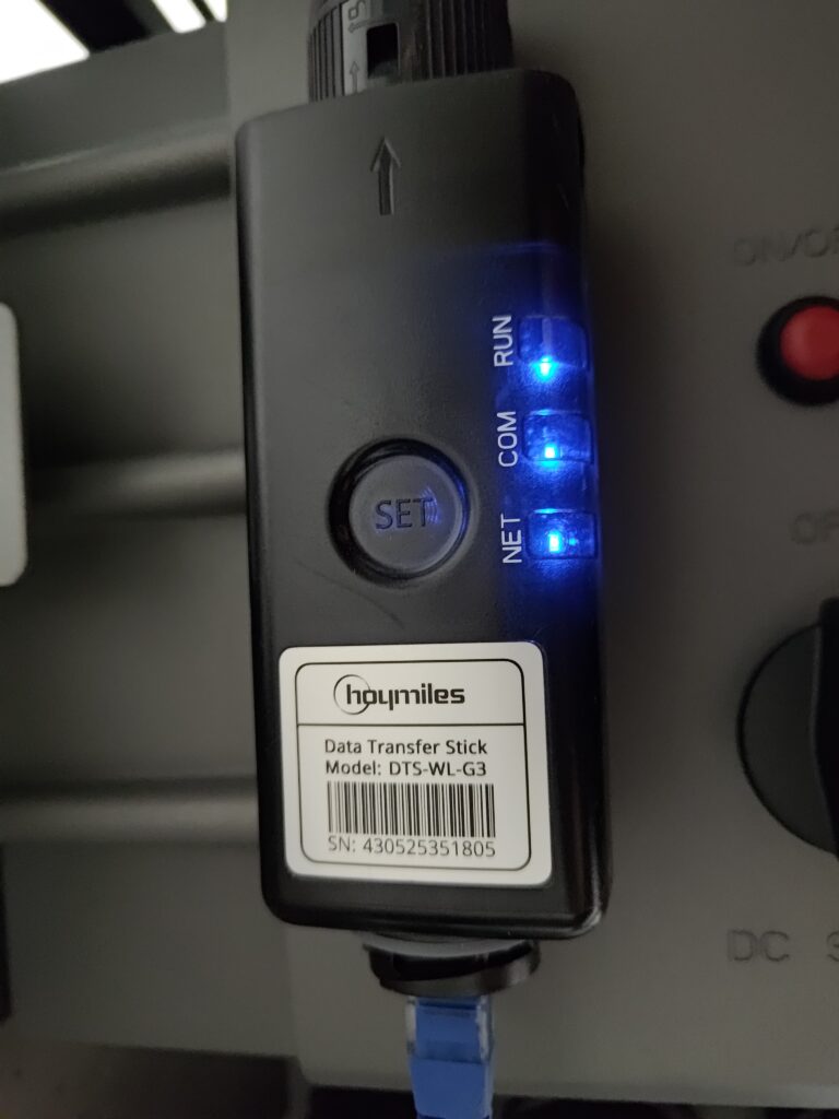 Der DataStick verbindet den Speicher mit der Hoymiles App.