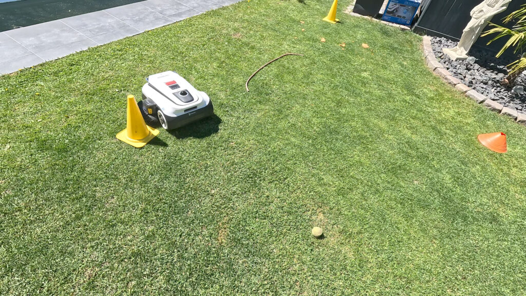 Große Hindernisse und der Gartenschlauch waren für den A3000 LiDar Pro kein Problem.