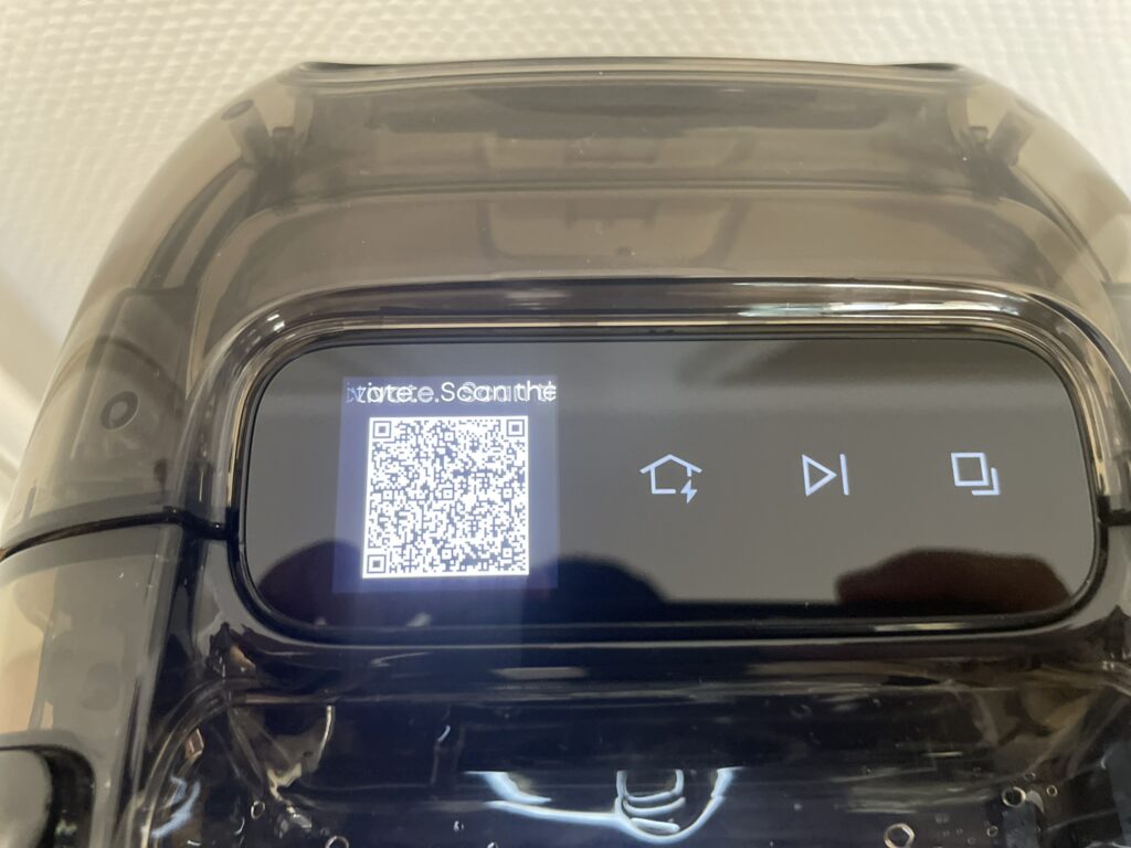 Der kleine Display hilft bei der Einrichtung und im Alltag