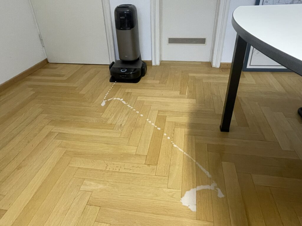 Unter anderem hier verlor der eufy an Flüssigkeit.
